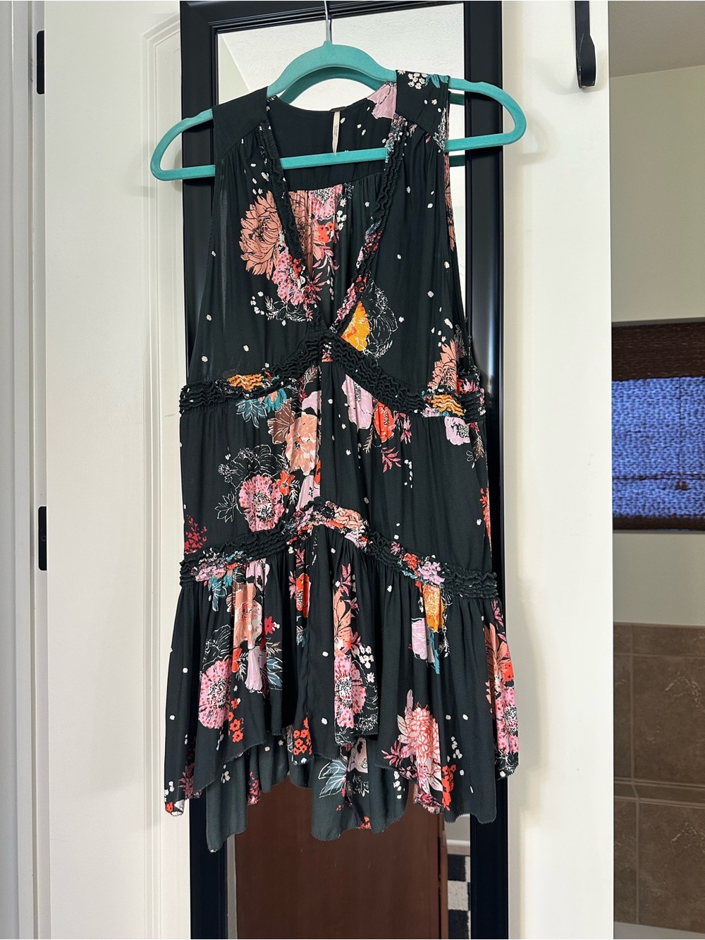Free People Black Floral V-Neck Tiered Sleeveless Tunic - Picture 6 of 10